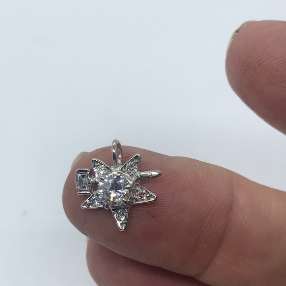 Eastern Star Diamond Pendant 14kt White Gold - Picture 5 of 7
